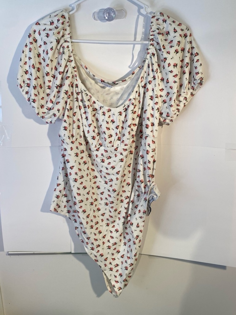 Celebrity Pink Cream Floral Puff-Sleeve Bodysuit with Red Print